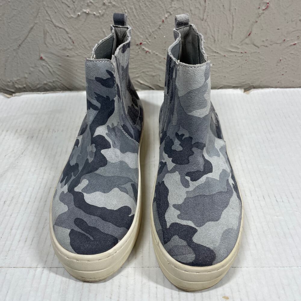 J/SLIDES Gray Camo Hypo Suede Hi-Top Sneaker size 7